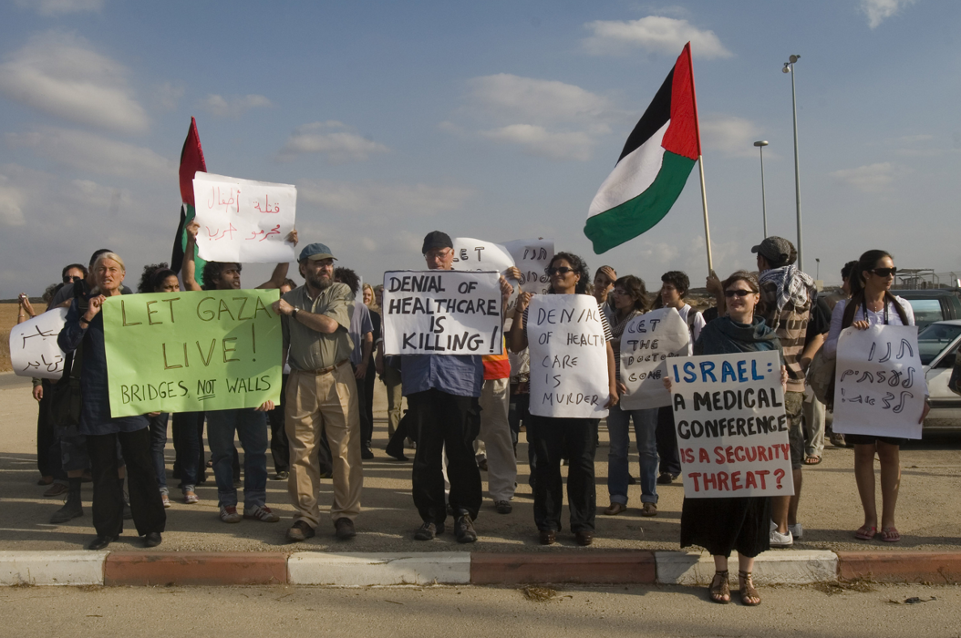 ActiveStills / Oren Ziv: Doctors protest against the Siege on Gaza, Erez Crossing